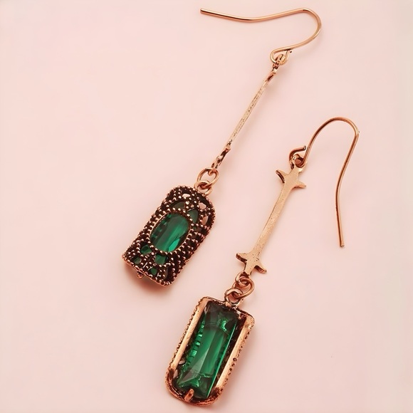 New Emerald Green Vintage Style Gemstone Art Deco Antique Gold Dangle Earrings - Picture 2 of 3